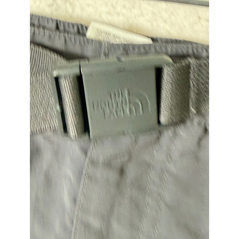 The North Face Belted Cargo Hiking Shorts Mens Gray Nylon XL Asphalt AU2D Trail